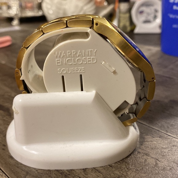 Water proof gold - Picture 3 of 3